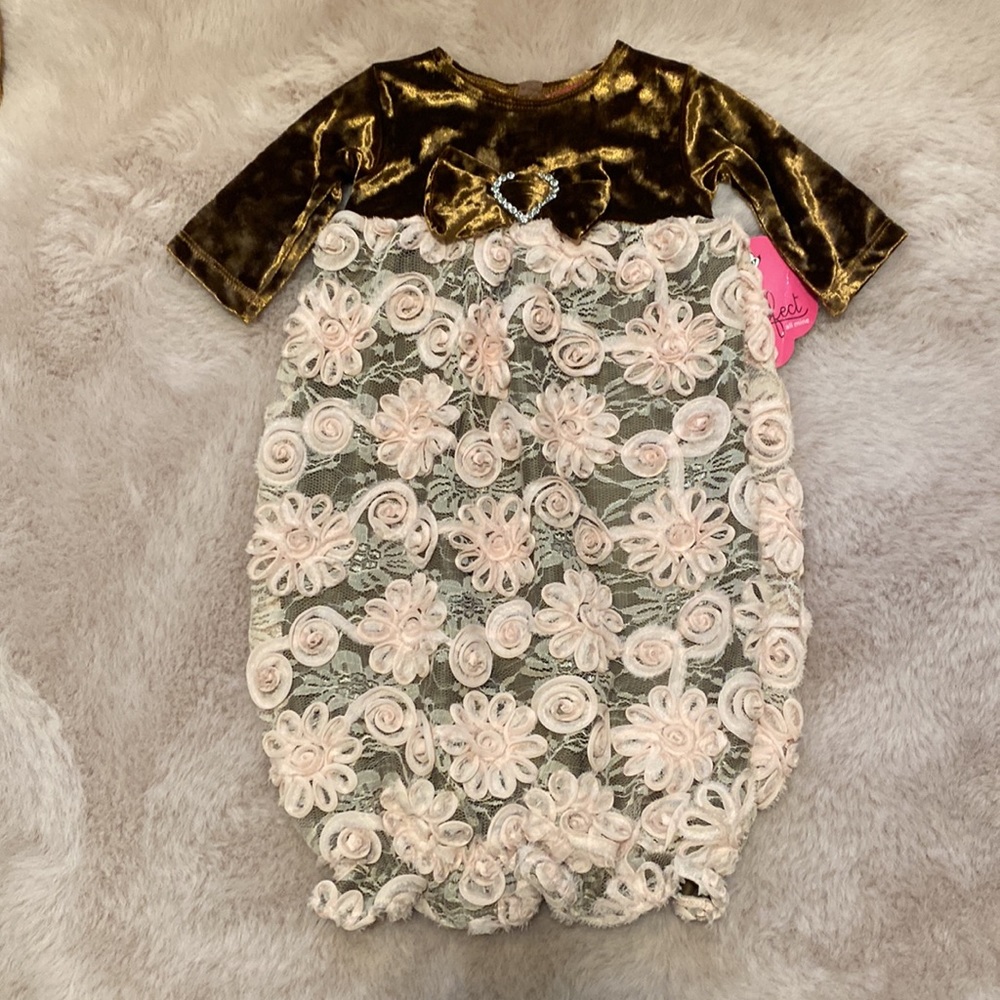 NWT Purrfect. Gown with elastic at bottom. Infant size 0-3 months